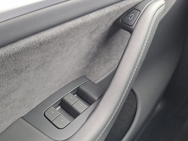 Used 2024 Tesla Model Y Performance image 14