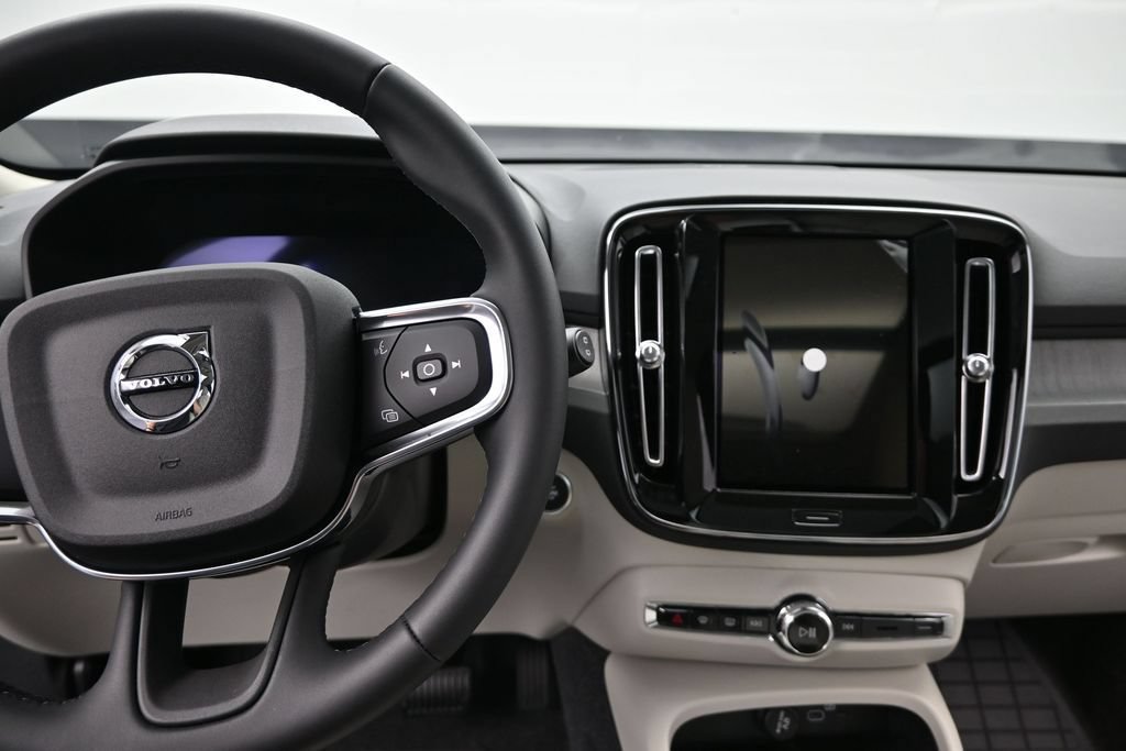 New 2026 Volvo XC40 B5 Plus w/ Climate Package AWD/4WD image 11
