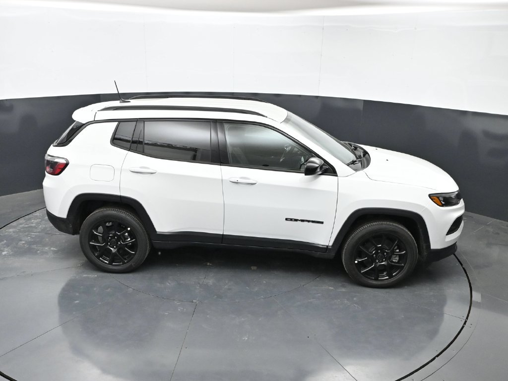 New 2026 Jeep Compass Latitude AWD/4WD image 32