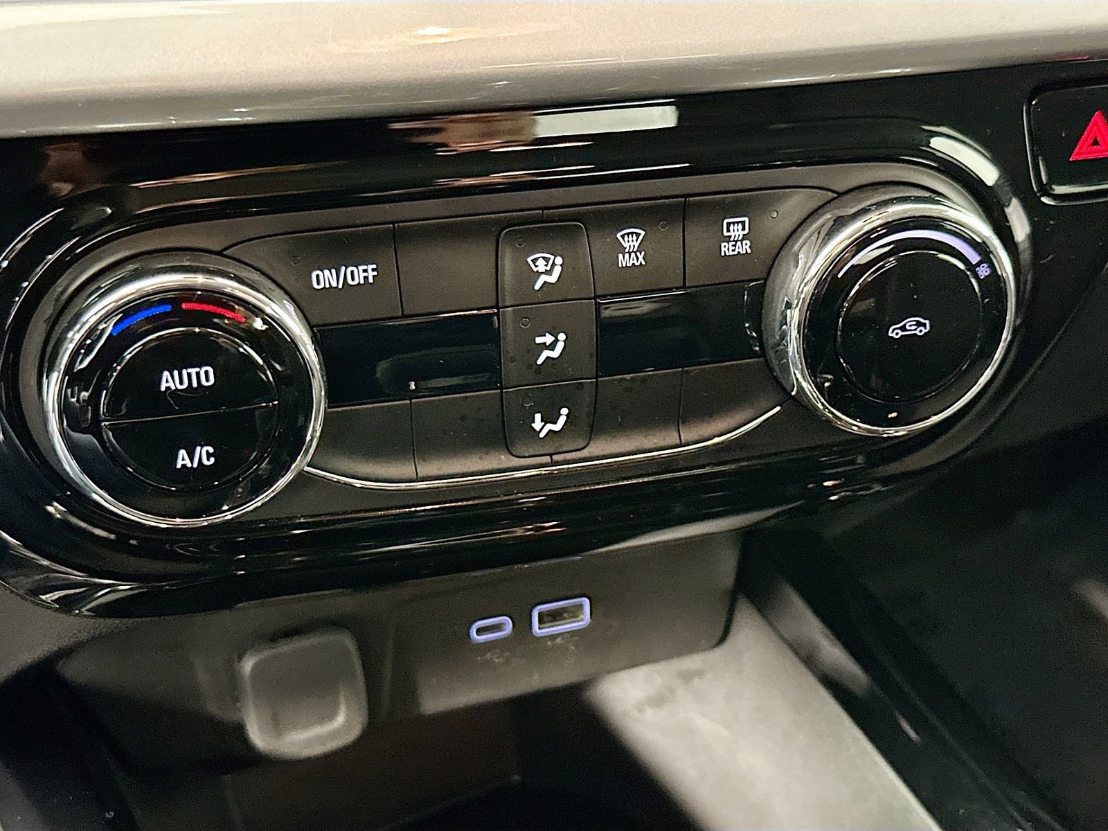 Used 2025 Chevrolet Trax LT image 16