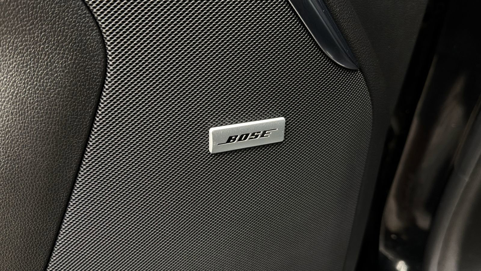 Used 2025 GMC Yukon XL Denali w/ Sun & Power Step Package image 29