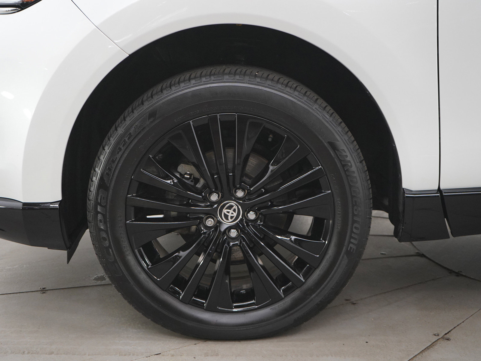 Used 2024 Toyota Venza Nightshade AWD/4WD image 26