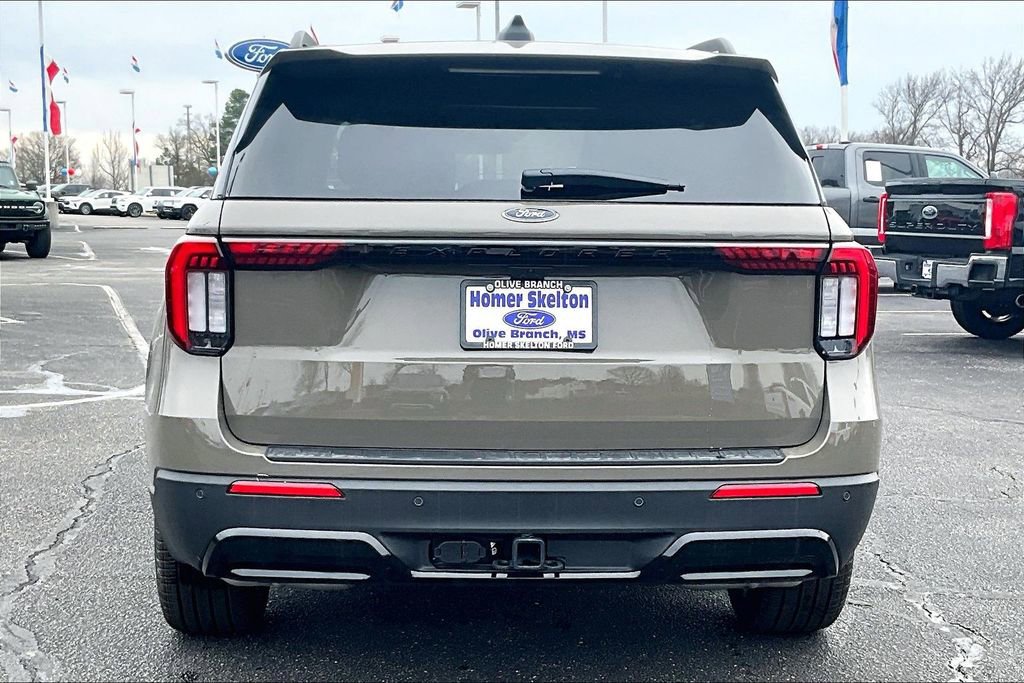 New 2026 Ford Explorer ST-Line w/ ST-Line Street Pack image 4