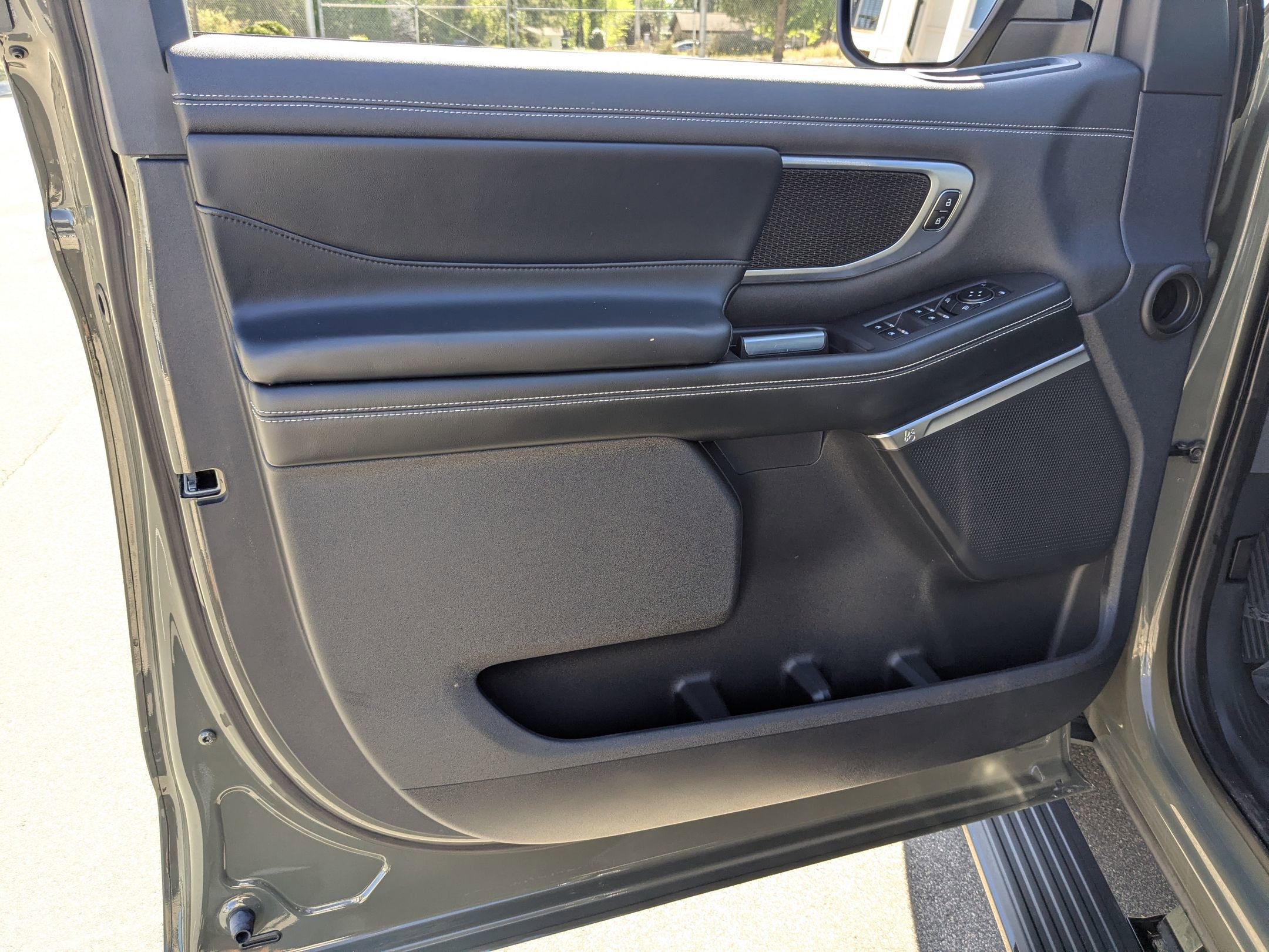 Certified 2025 Ford Expedition Platinum w/ Stealth Performance Package image 12