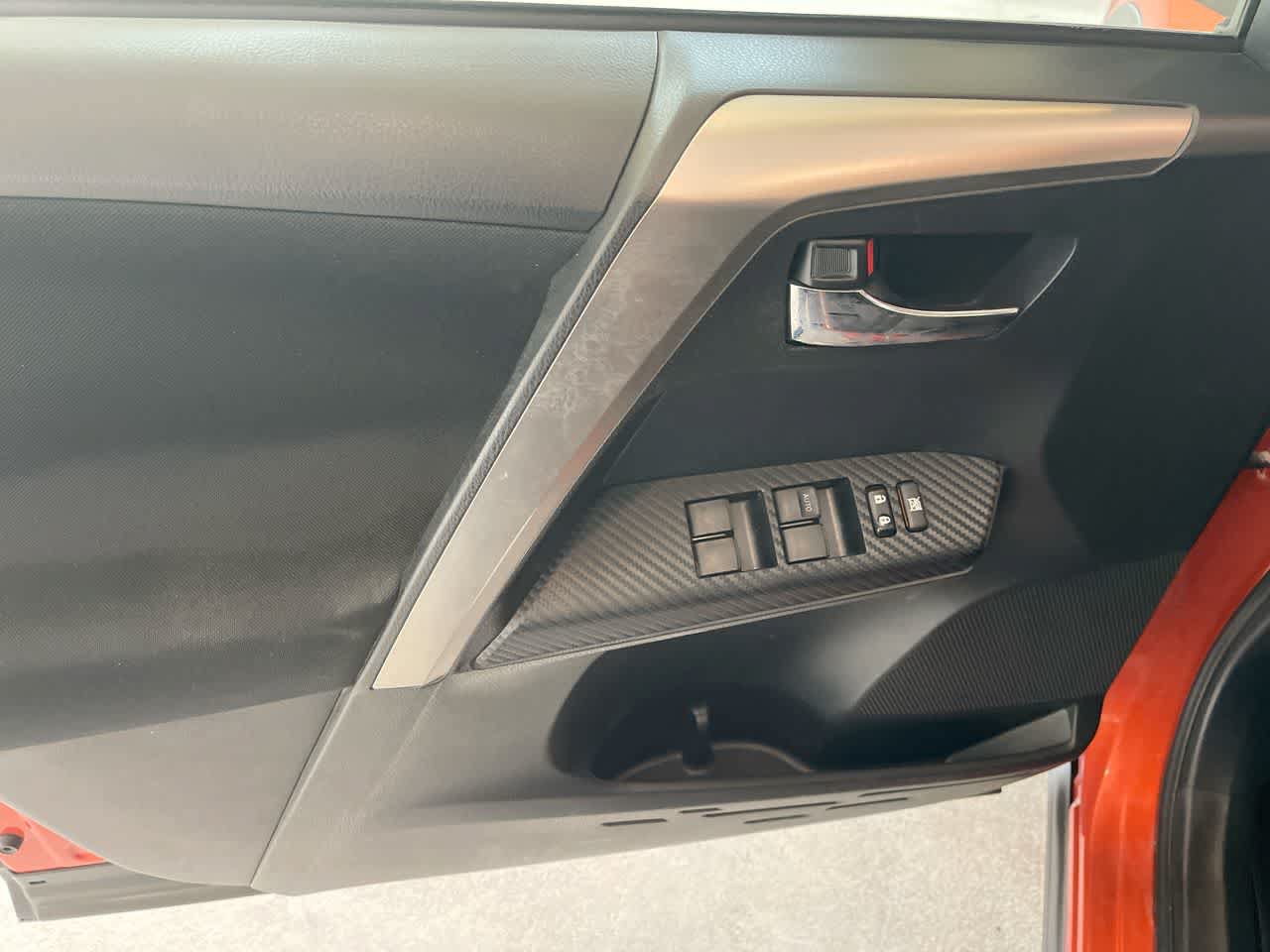 Used 2015 Toyota RAV4 XLE AWD/4WD image 13