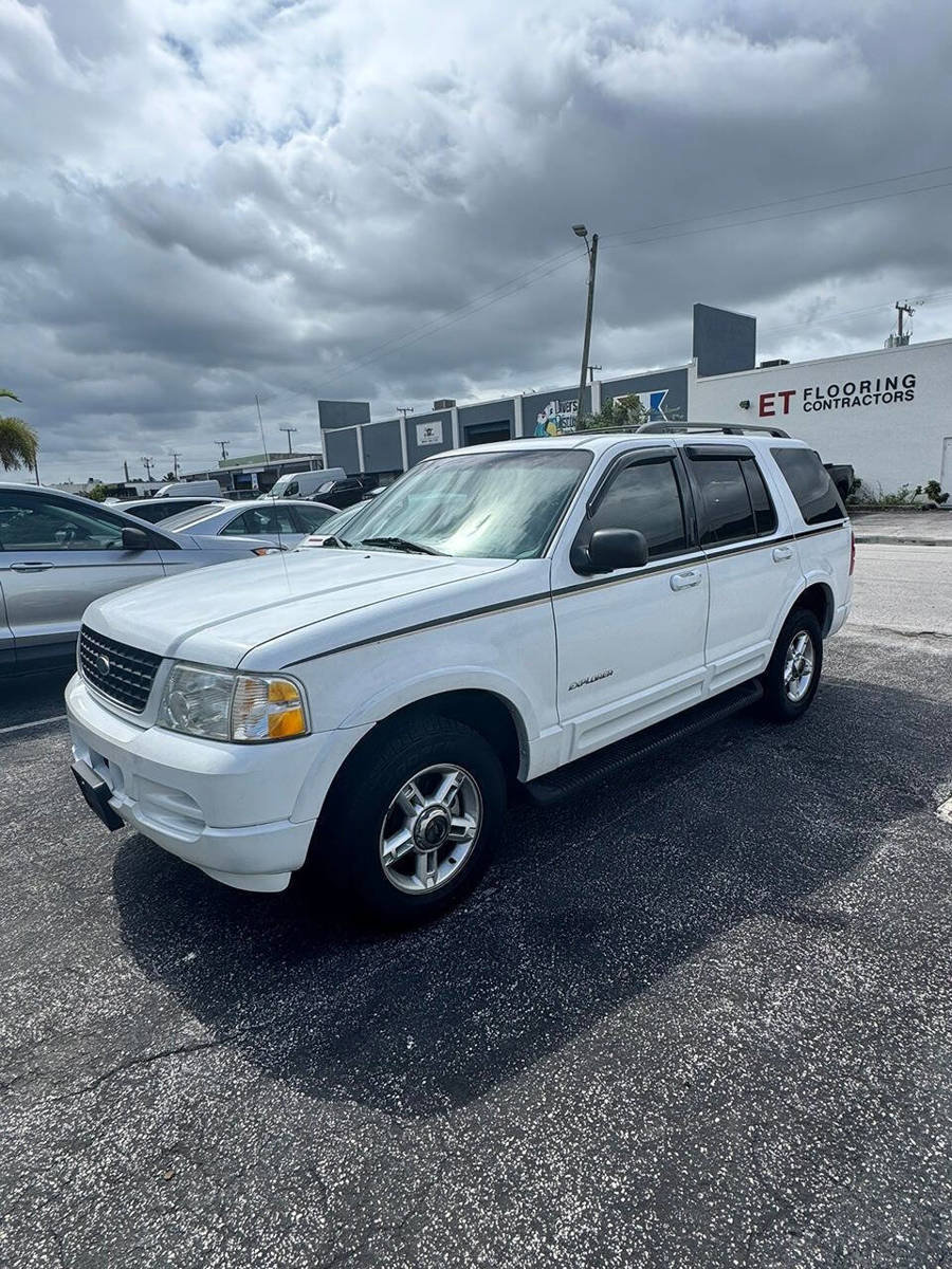Used 2002 Ford Explorer XLT RWD video 1