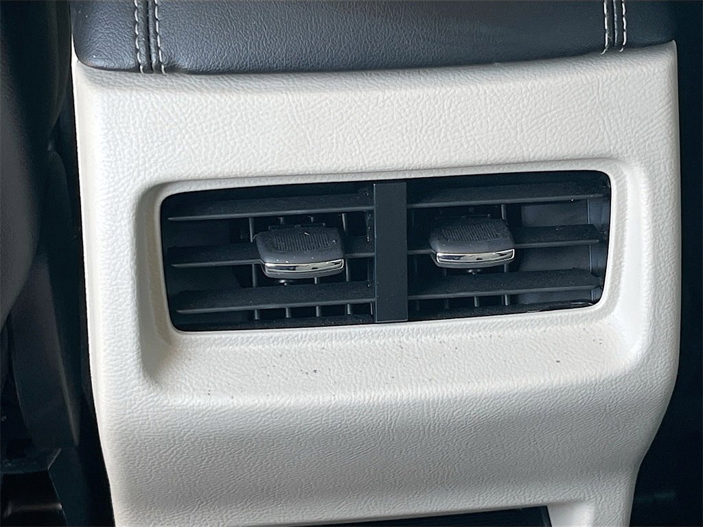 Used 2024 Ford Edge Titanium image 25