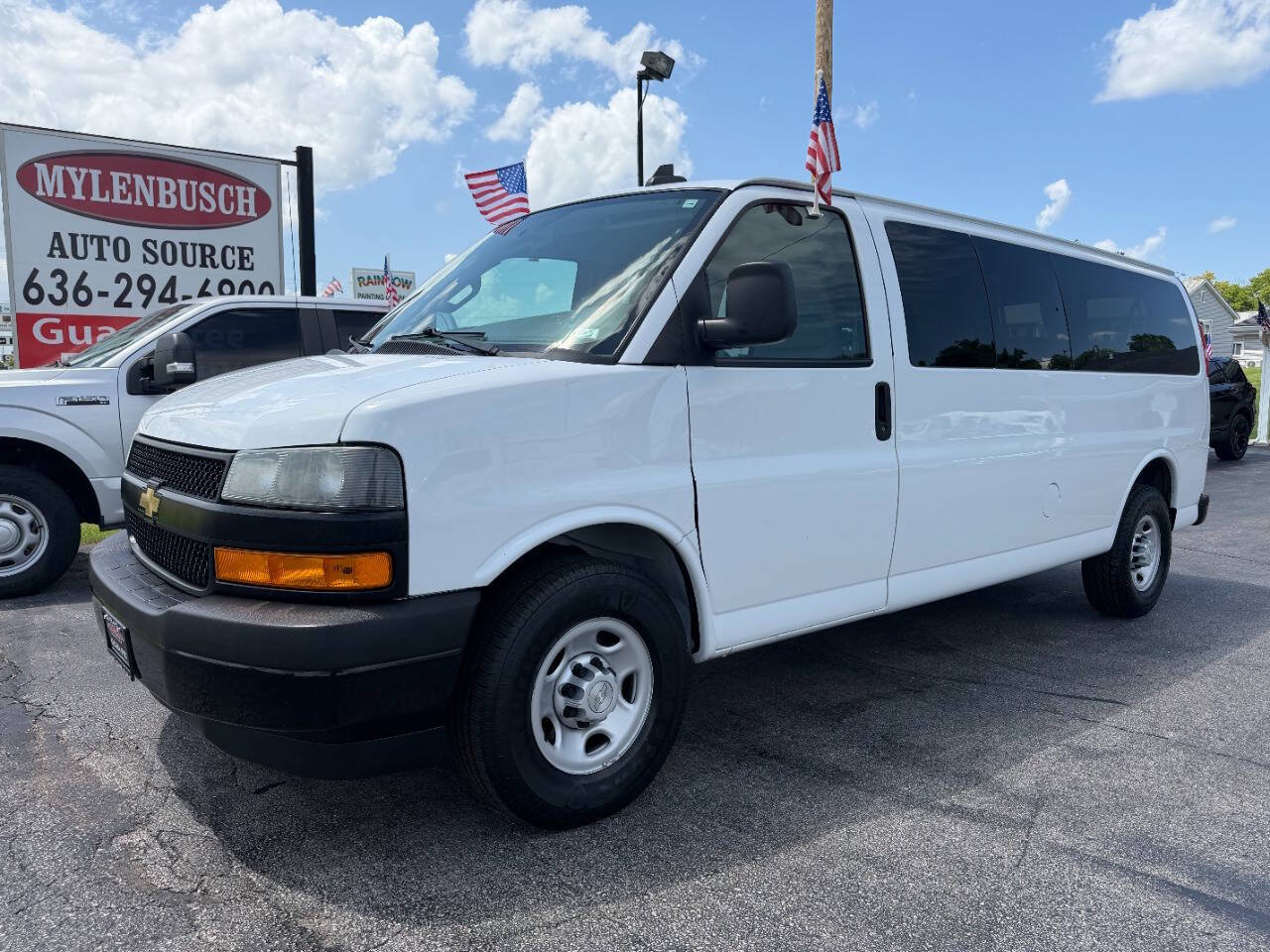 Used 2019 Chevrolet Express 3500 LS RWD image 2