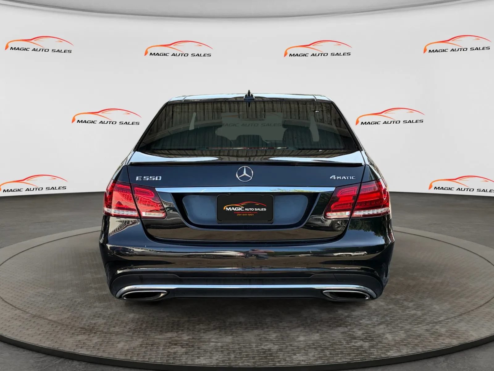 Used 2014 Mercedes-Benz E 550 4MATIC Sedan image 9
