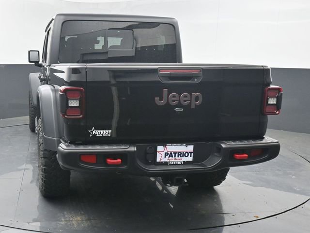 Used 2024 Jeep Gladiator Rubicon w/ Technology Group AWD/4WD image 4
