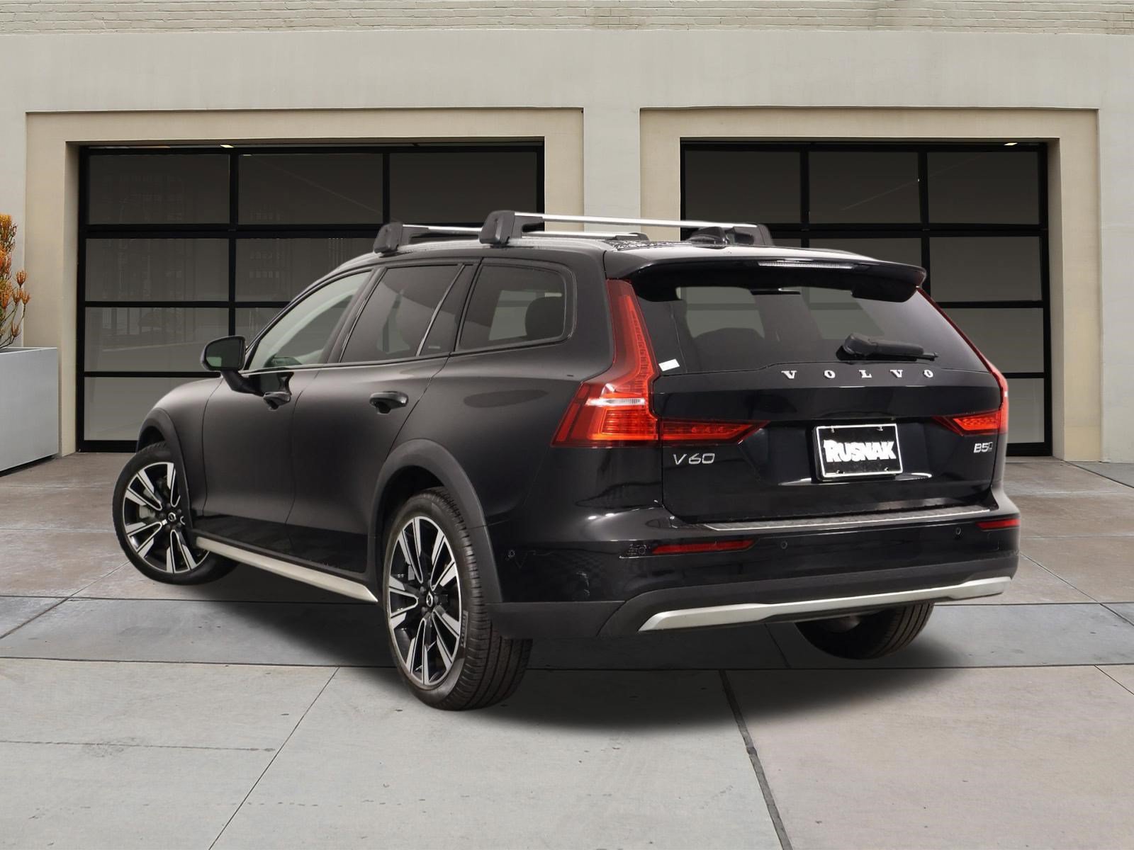 Certified 2024 Volvo V60 B5 Cross Country Ultimate w/ Protection Package Premier AWD/4WD image 2