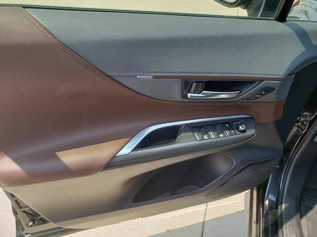 Used 2022 Toyota Venza Limited AWD/4WD image 13