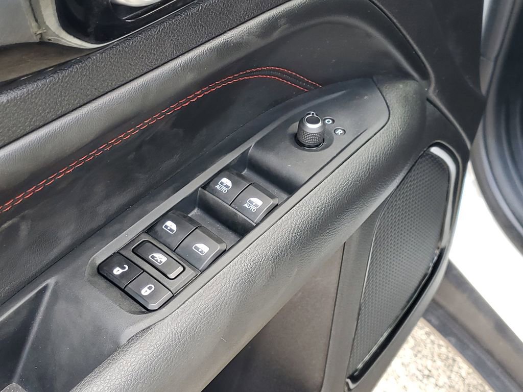 Used 2025 Jeep Compass Trailhawk w/ Trailhawk Convenience Group AWD/4WD image 20