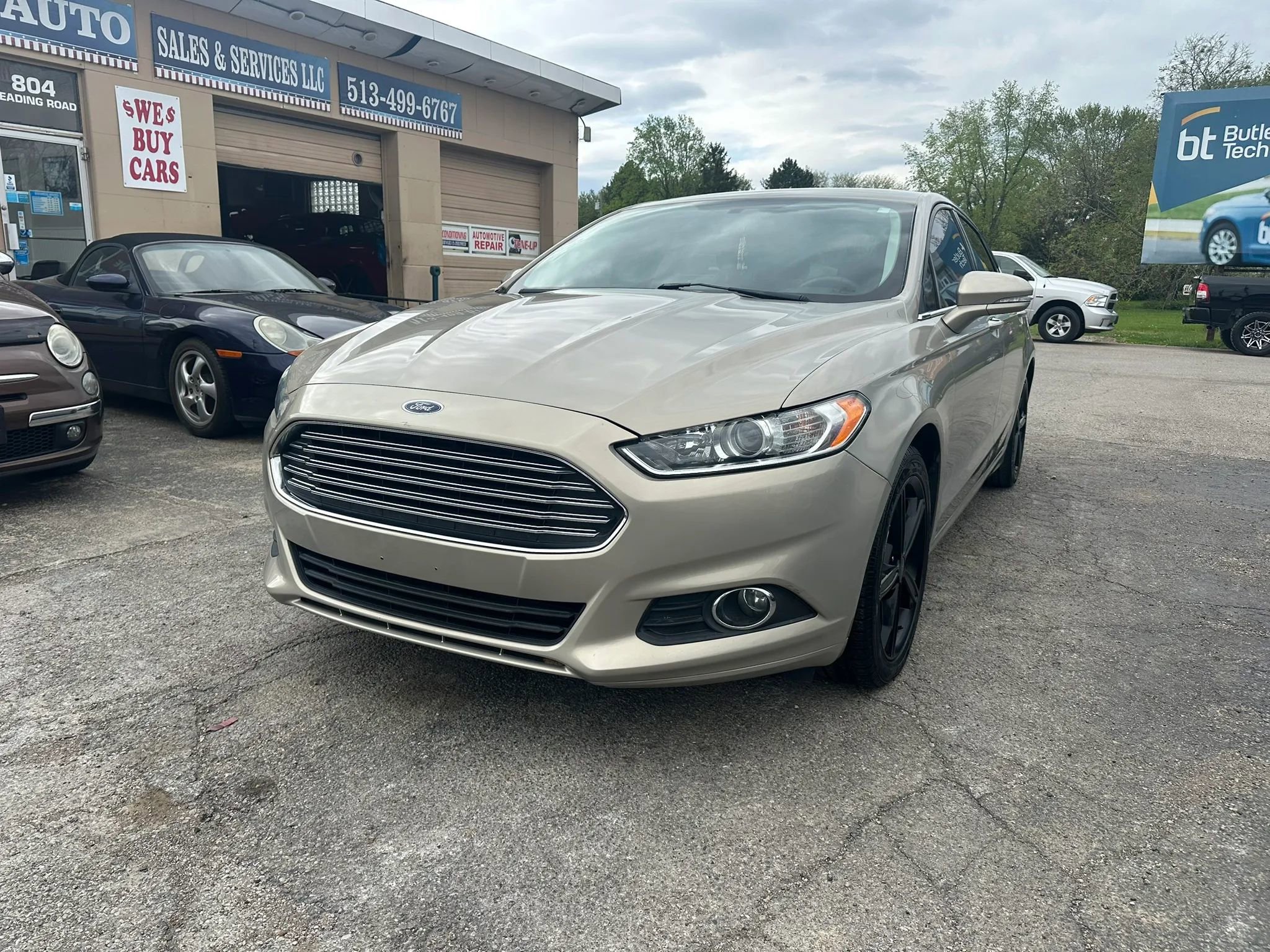 Used 2016 Ford Fusion SE w/ Equipment Group 201A image 2
