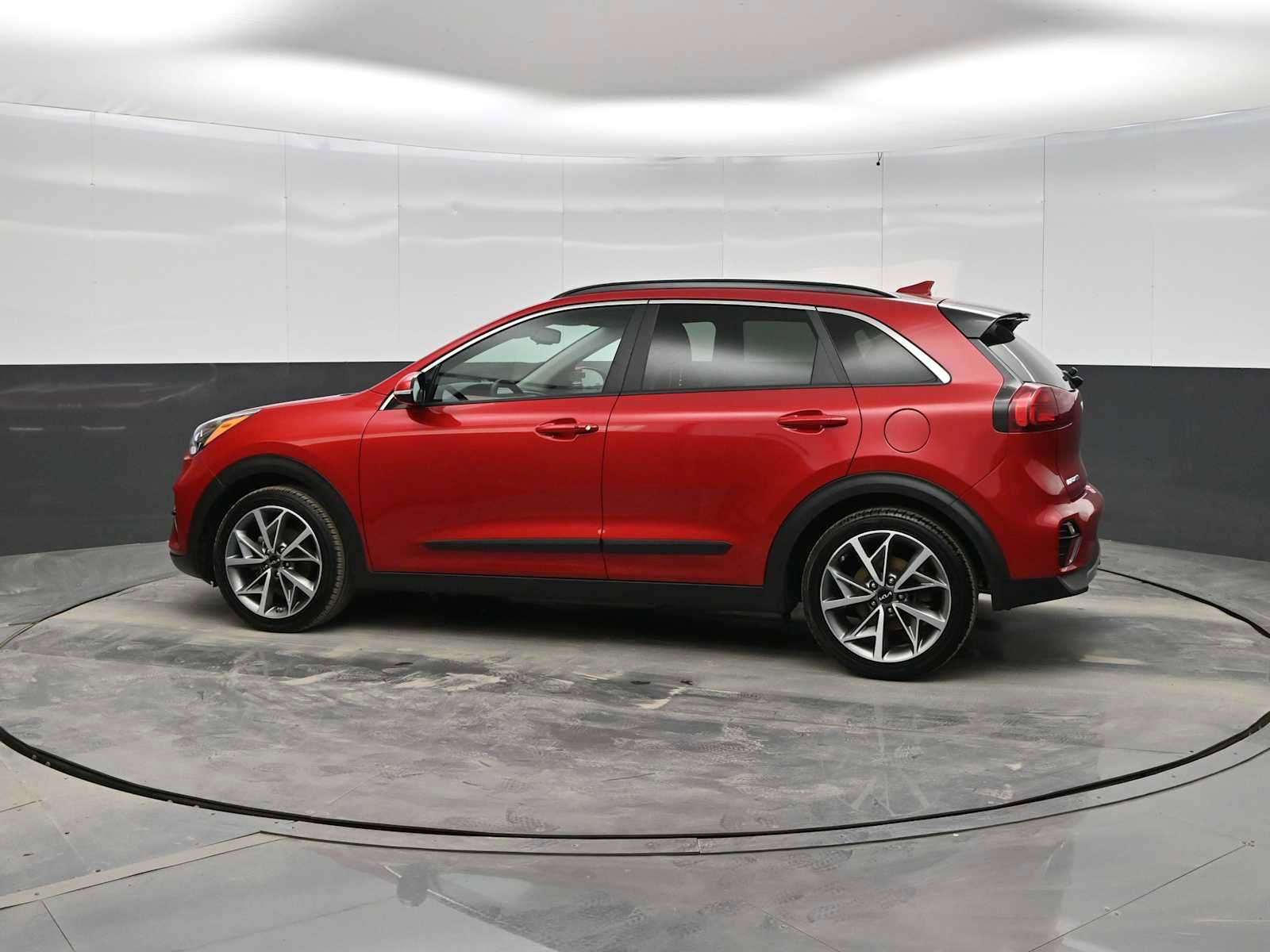 Used 2022 Kia Niro Touring Special Edition image 3