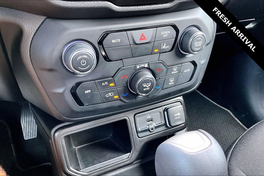 Used 2021 Jeep Renegade Latitude FWD image 15