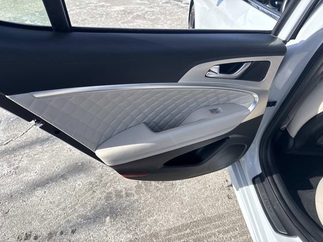 Used 2022 Genesis G70 3.3T image 19