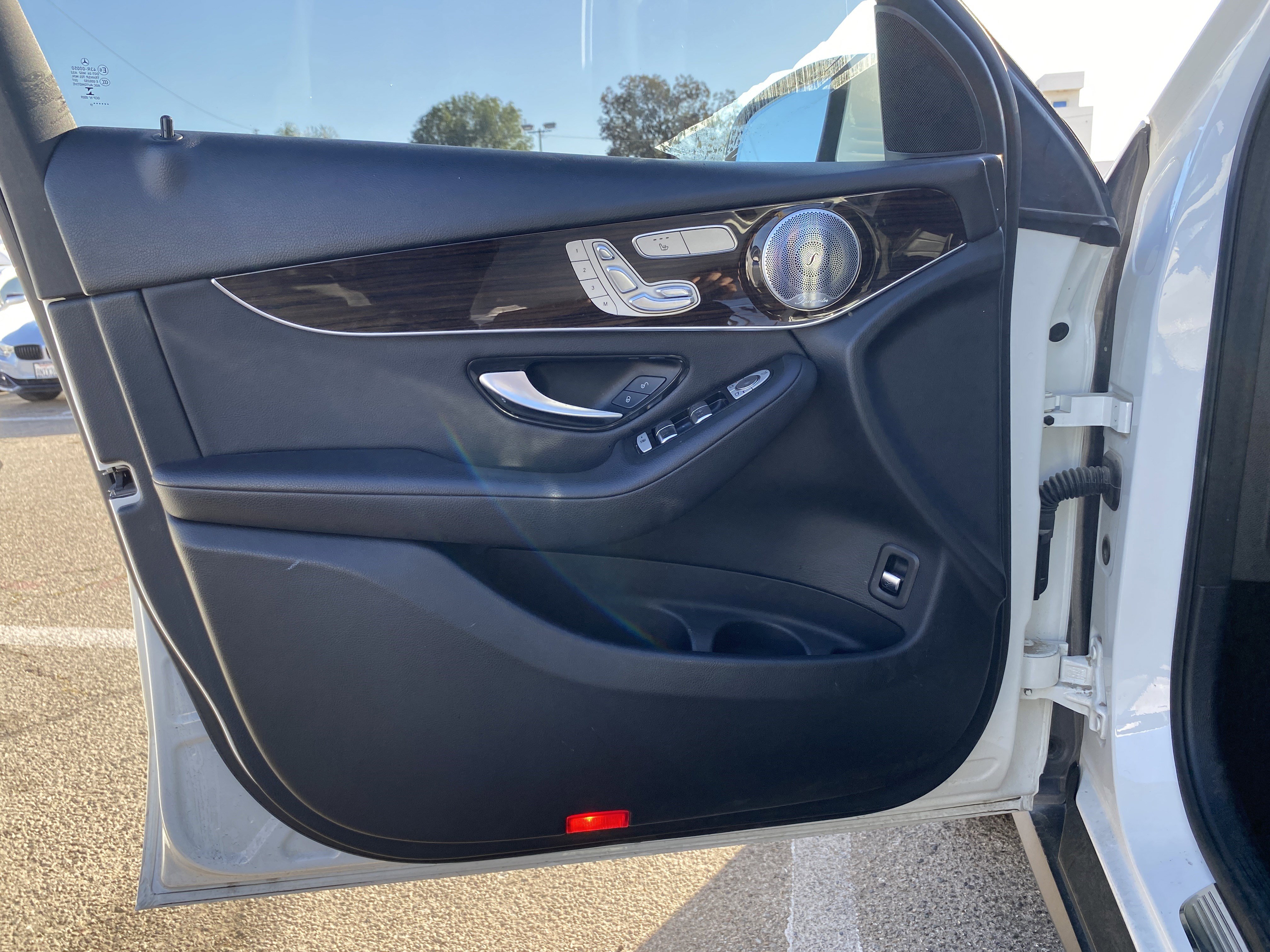 Used 2019 Mercedes-Benz GLC 300 w/ Parking Assistance Package image 15