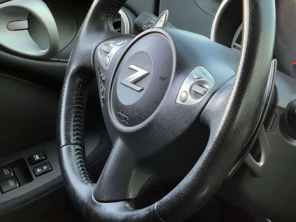Used 2018 Nissan 370Z Coupe RWD image 15