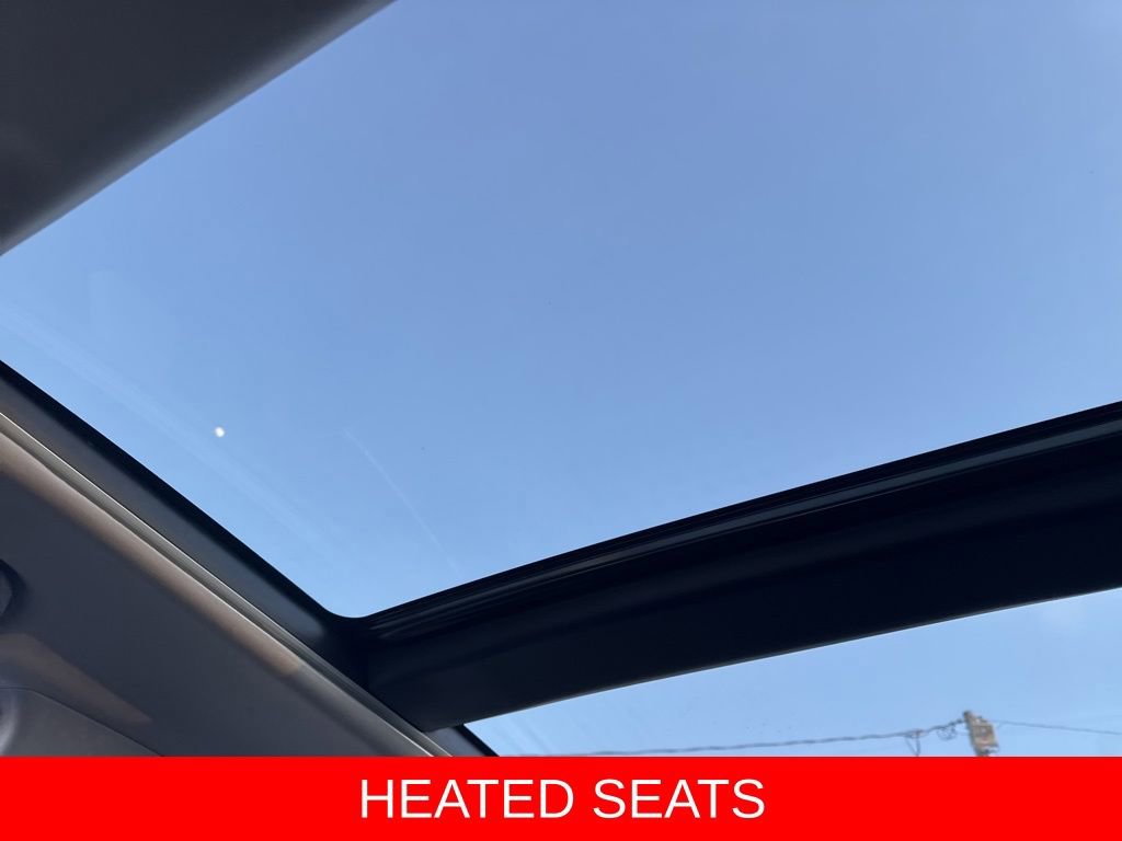 Used 2025 Toyota Camry XLE video 3