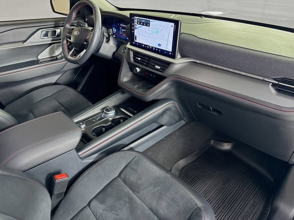 Used 2025 Ford Explorer ST AWD/4WD image 39
