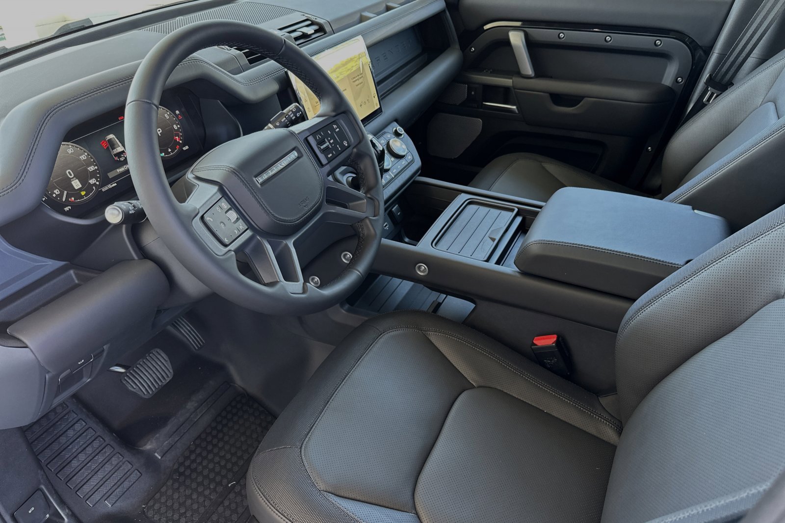 New 2024 Land Rover Defender 130 X-Dynamic SE image 9