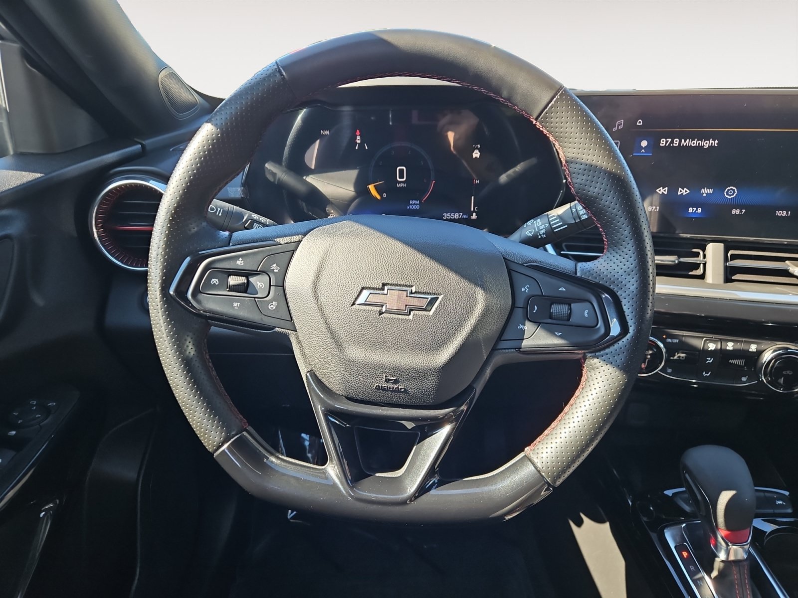 Used 2025 Chevrolet Trax RS w/ Sunroof Package FWD image 12