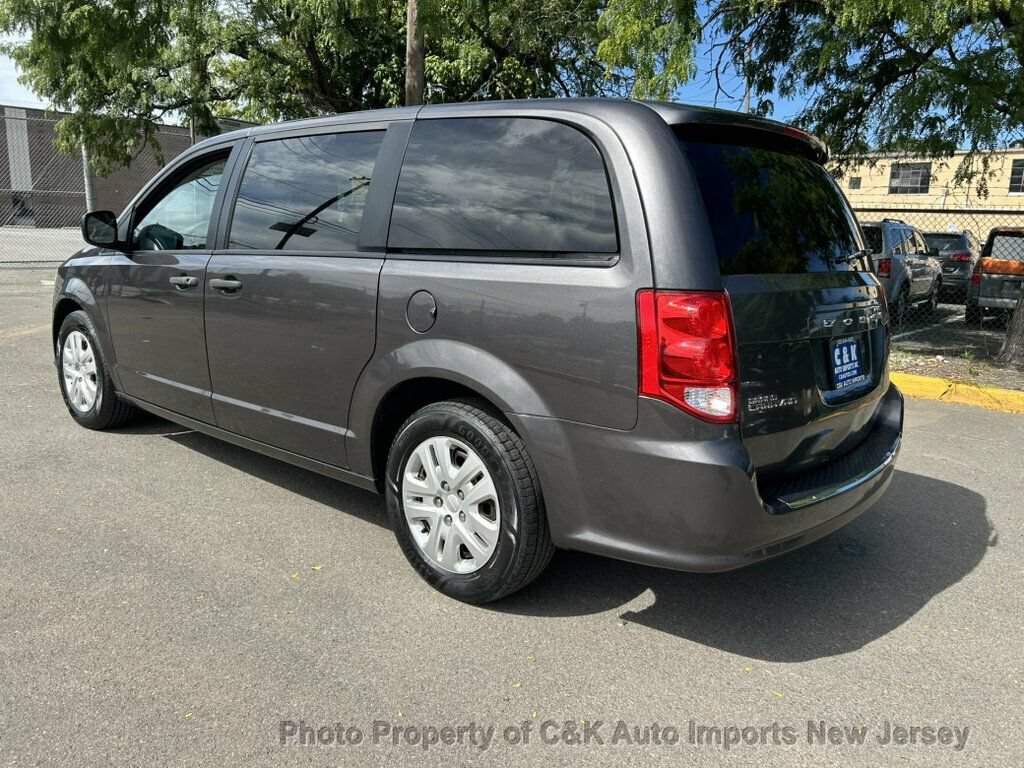 Used 2019 Dodge Grand Caravan SE w/ UConnect Hands-Free Group FWD image 16