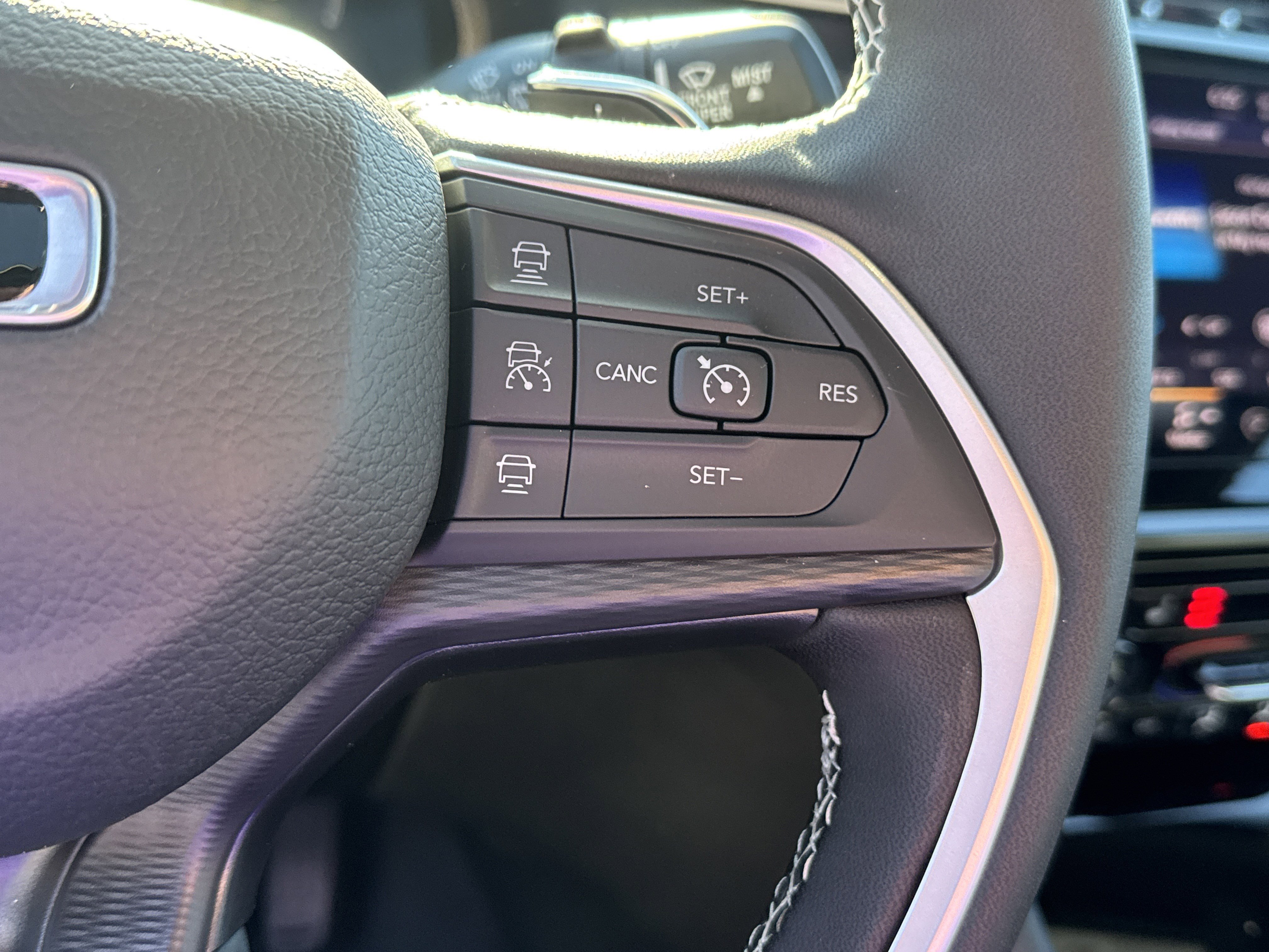 New 2025 Jeep Grand Cherokee L Altitude image 32