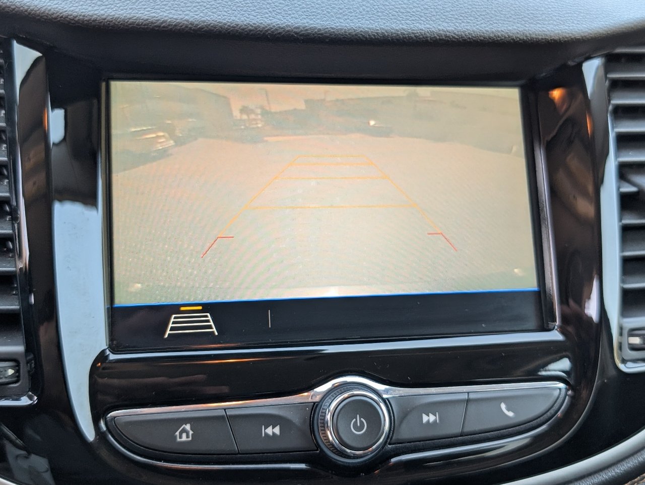 Used 2018 Chevrolet Trax LT w/ LPO, Cargo Package FWD image 6