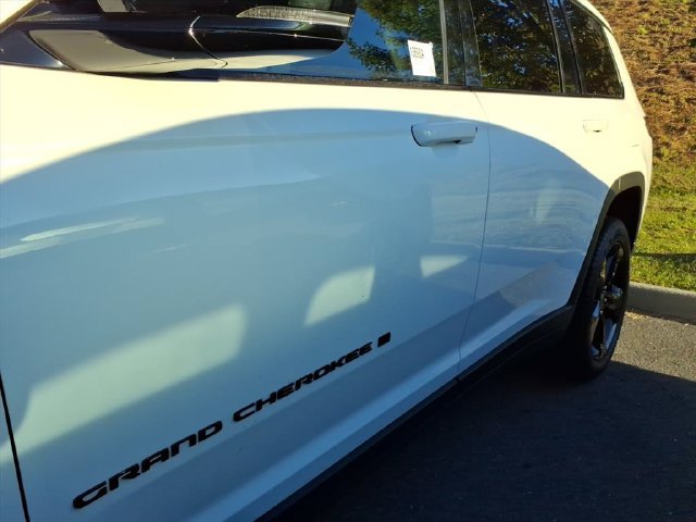 Used 2024 Jeep Grand Cherokee L Laredo AWD/4WD image 5