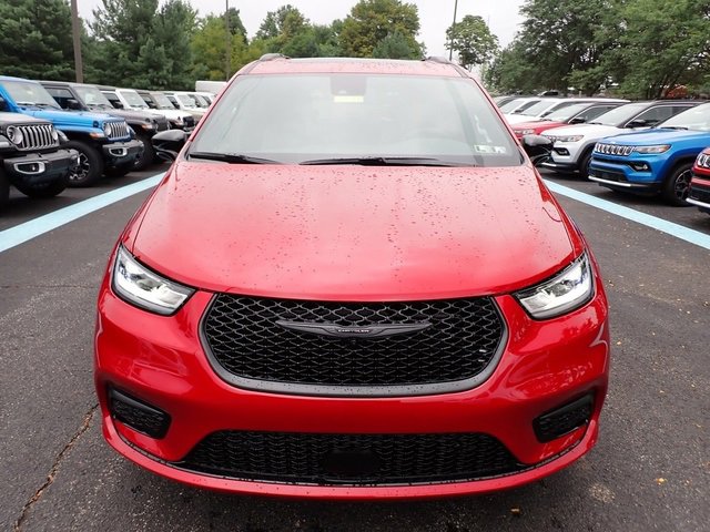 New 2026 Chrysler Pacifica Limited image 9