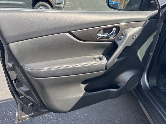 Used 2019 Nissan Rogue SV w/ Premium Package image 13