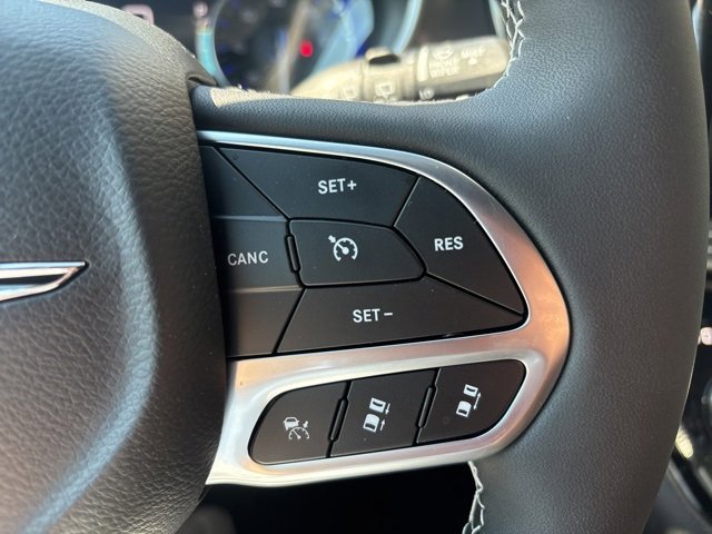 New 2025 Chrysler Pacifica Select w/ Uconnect Theater Family Group image 22