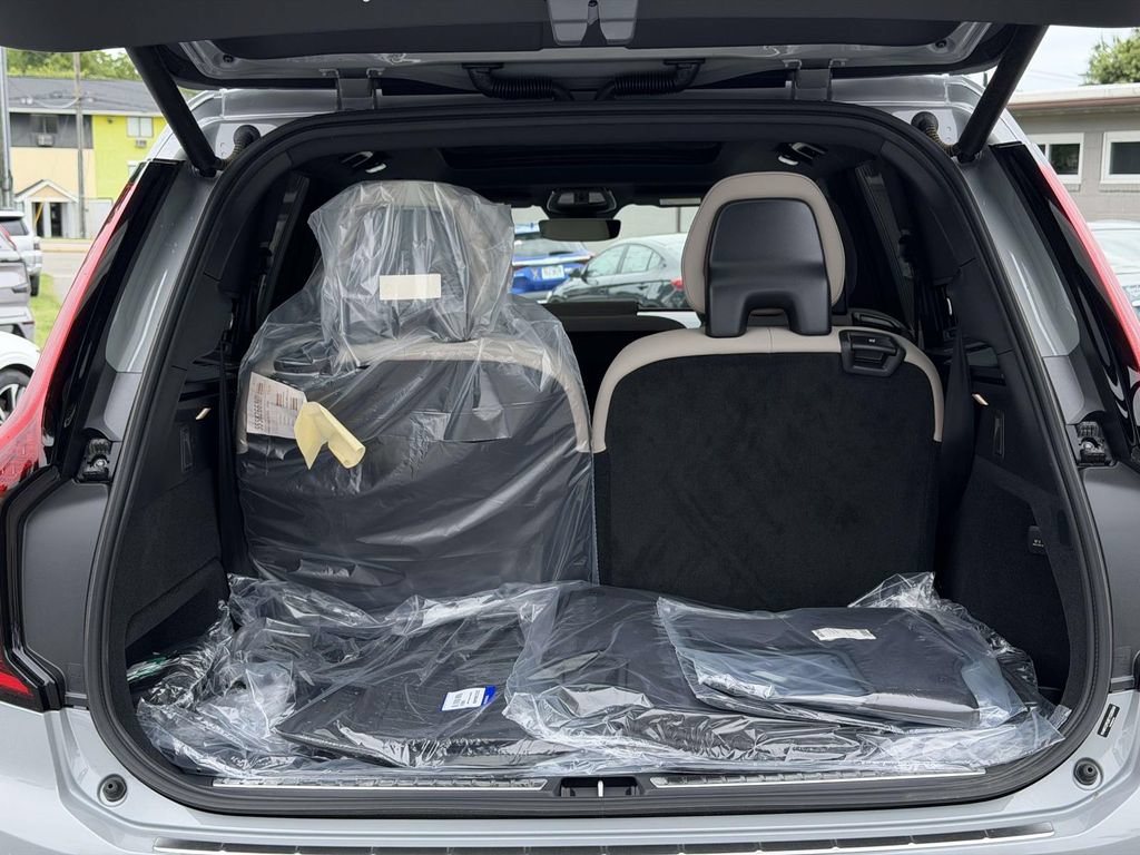 New 2026 Volvo XC90 B5 Plus w/ Protection Package Premier AWD/4WD image 13
