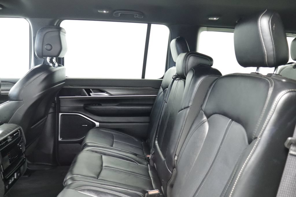 Certified 2024 Jeep Wagoneer Series II w/ Flexible Seating Group AWD/4WD image 24