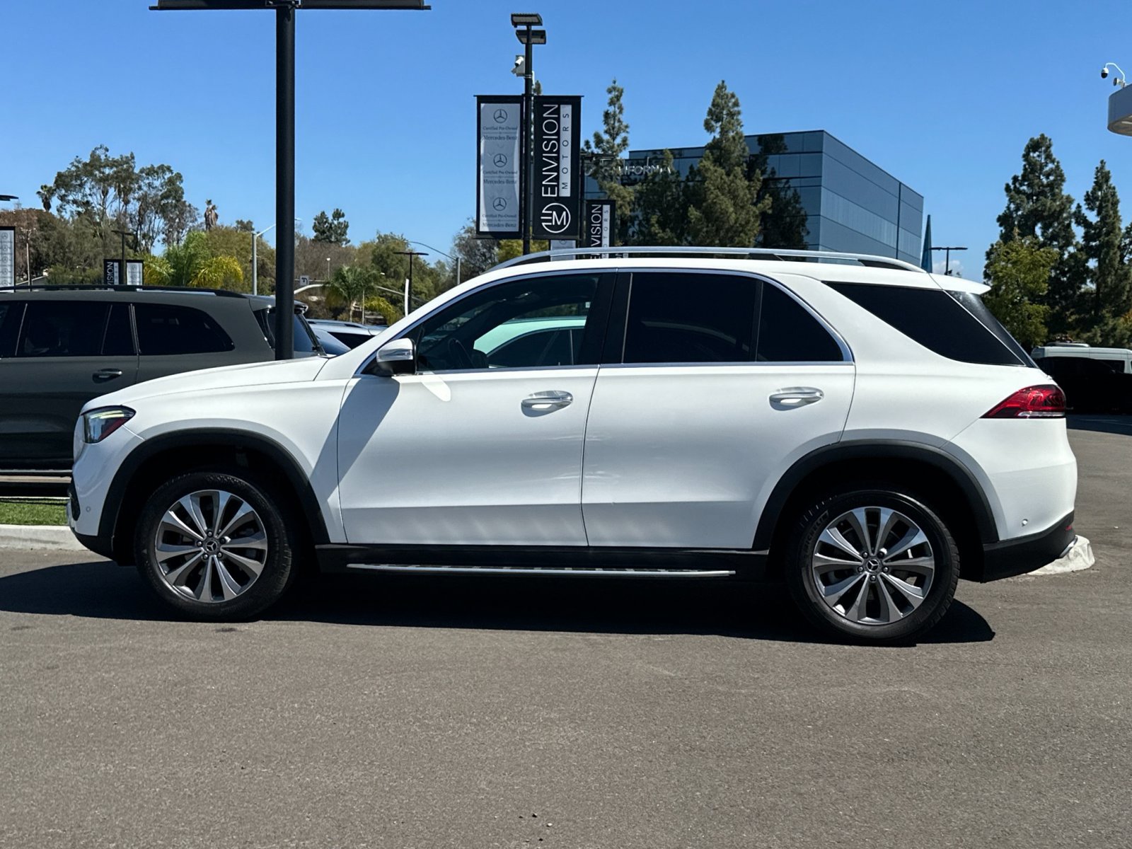 Certified 2021 Mercedes-Benz GLE 350 w/ Premium Package image 3