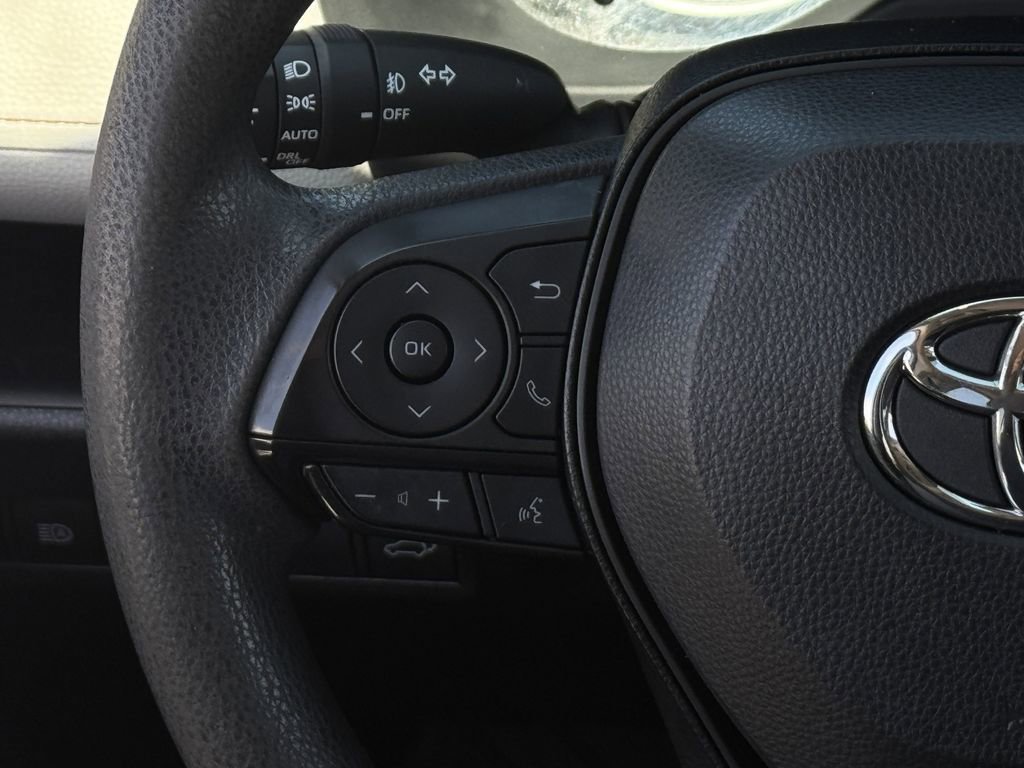 Used 2019 Toyota RAV4 XLE w/ Convenience Package FWD image 14
