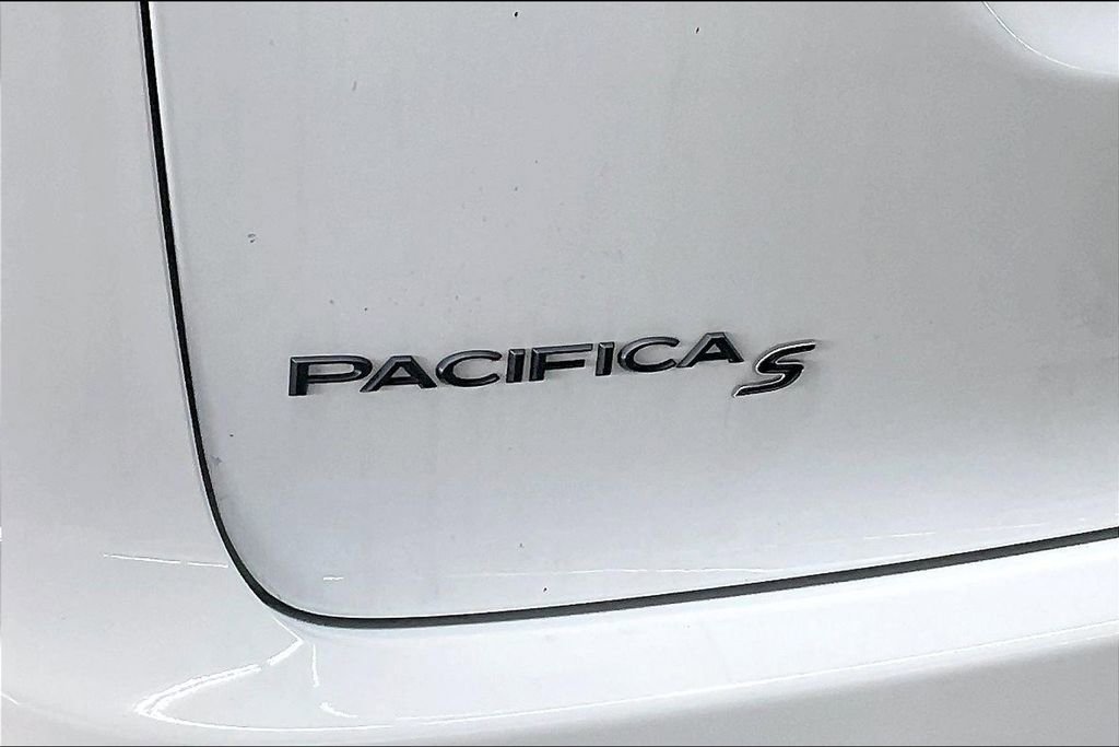 Used 2022 Chrysler Pacifica Touring-L w/ S Appearance Package AWD/4WD image 26