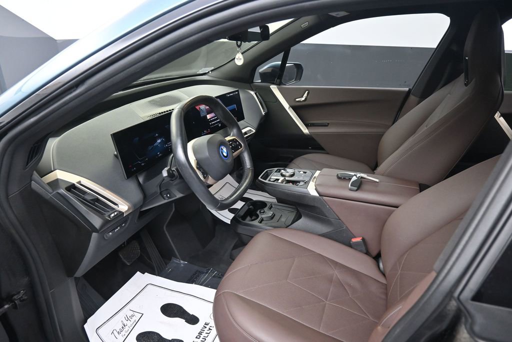 Used 2023 BMW iX xDrive50 w/ Sport Package AWD/4WD image 28