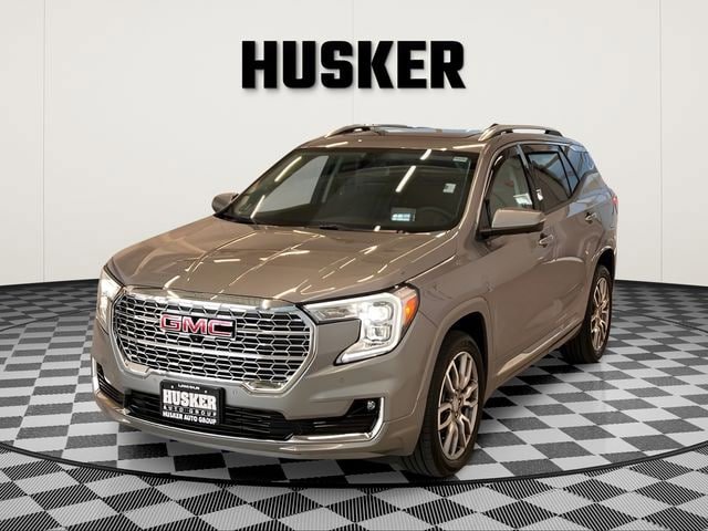 Used 2024 GMC Terrain Denali w/ Denali Premium Package image 4