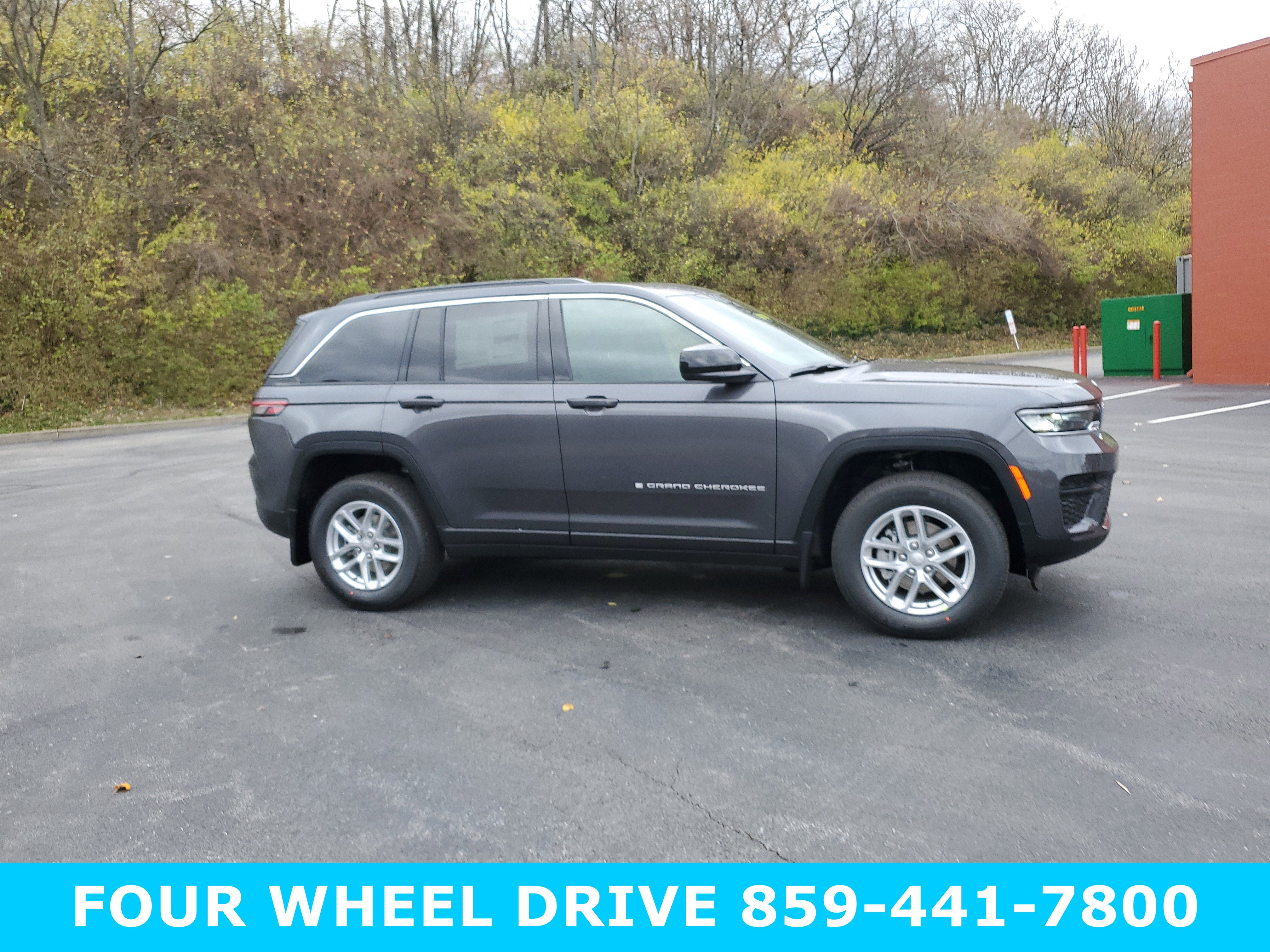 New 2025 Jeep Grand Cherokee Laredo w/ Luxury Tech Group I image 3