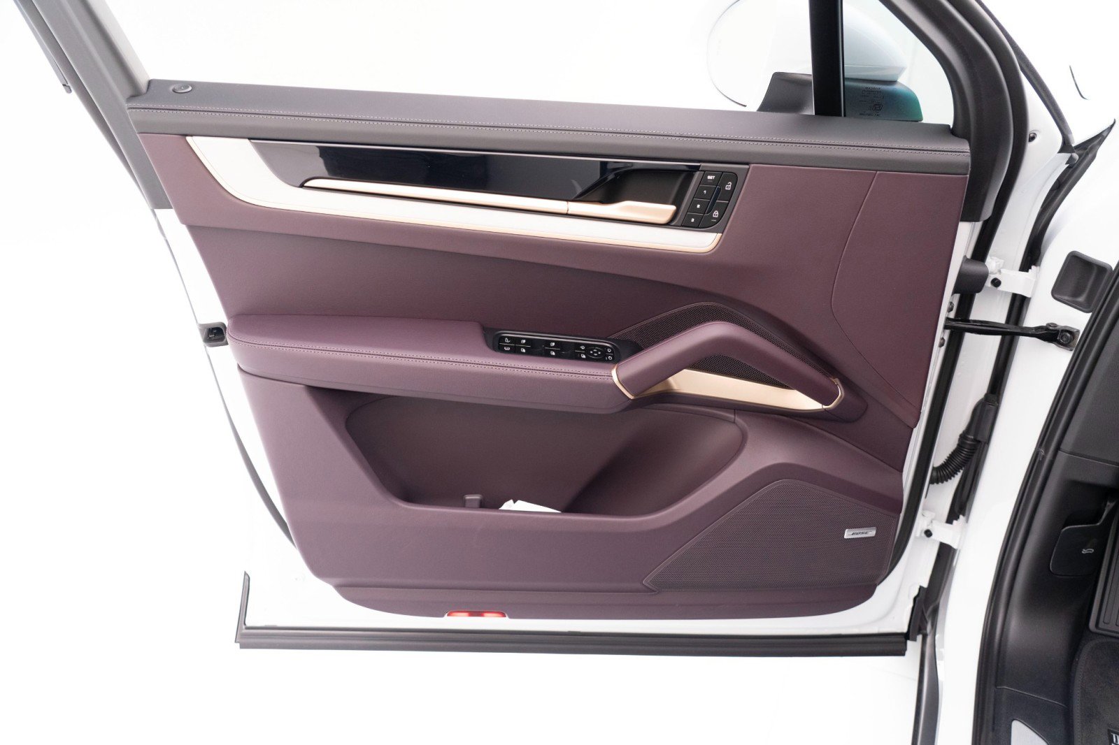 Certified 2025 Porsche Cayenne E-Hybrid image 22