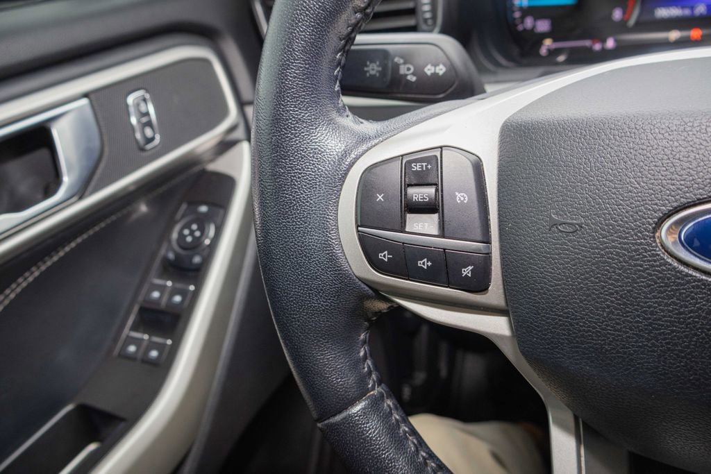 Used 2021 Ford Explorer XLT w/ Equipment Group 202A image 23