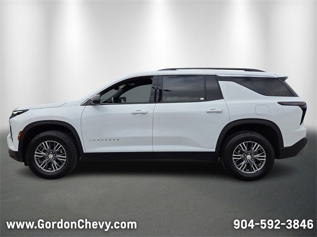 Used 2025 Chevrolet Traverse LT image 2