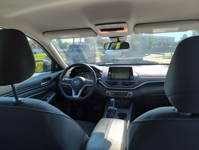 Used 2025 Nissan Altima 2.5 SV FWD image 23