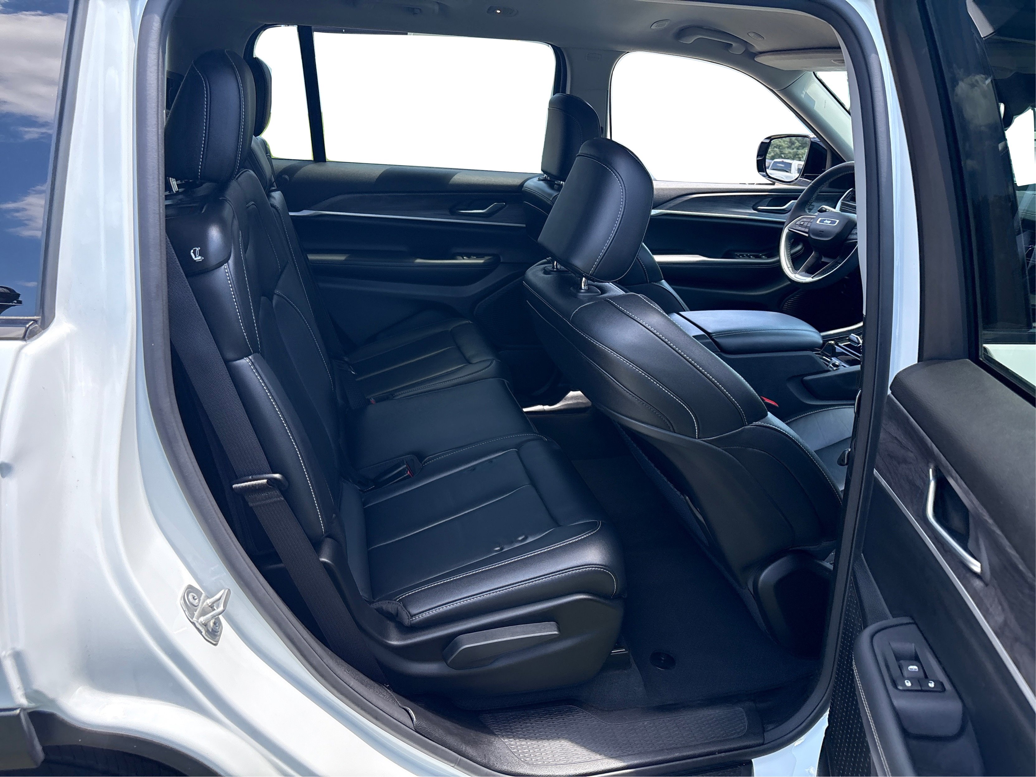 Used 2023 Jeep Grand Cherokee L Limited image 20