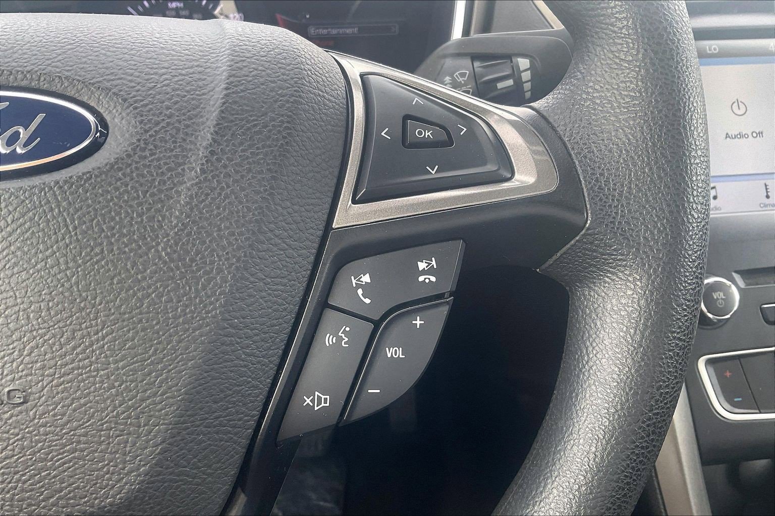 Used 2017 Ford Fusion SE w/ Fusion SE Technology Package image 21