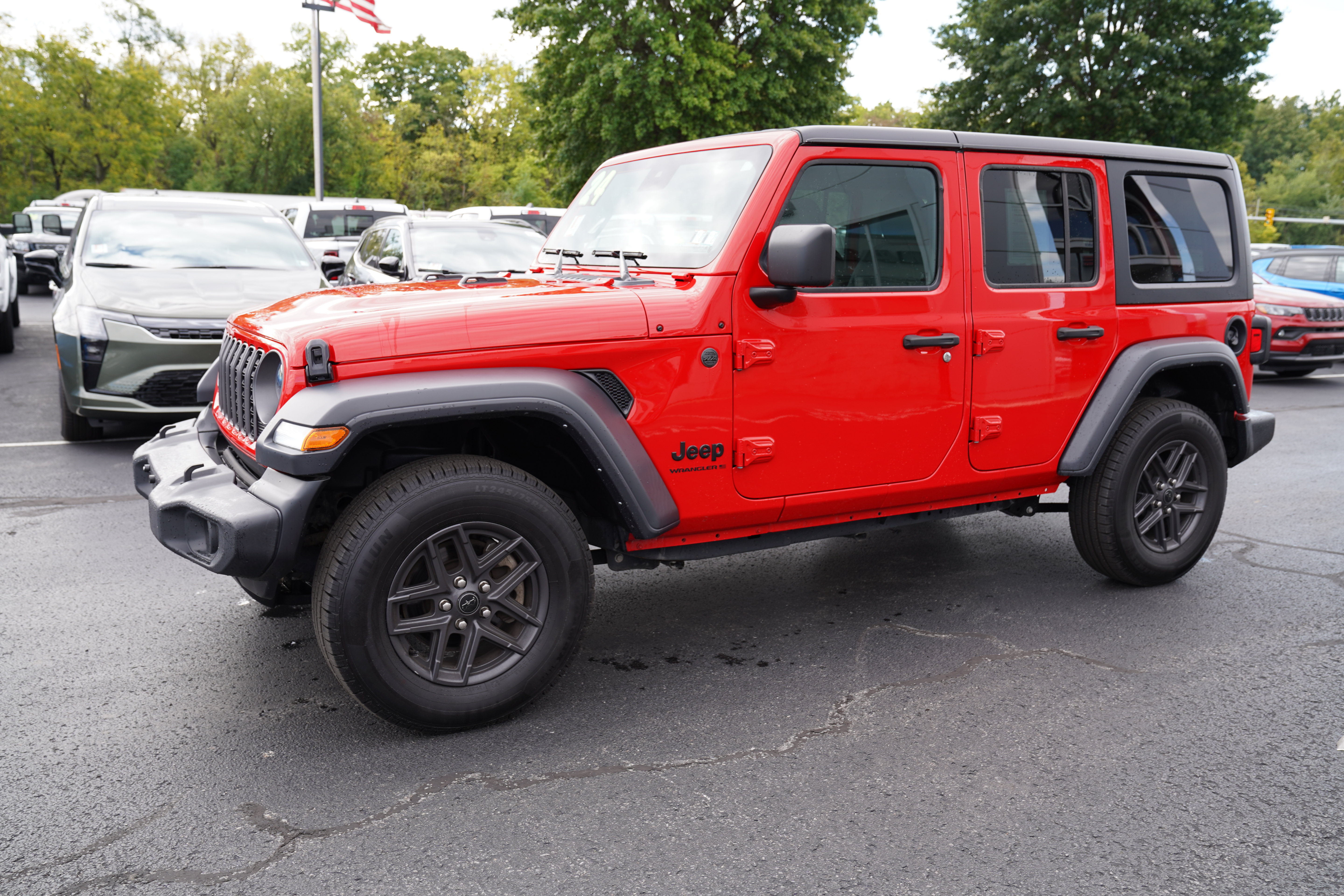 Used 2024 Jeep Wrangler Unlimited Sport AWD/4WD image 9