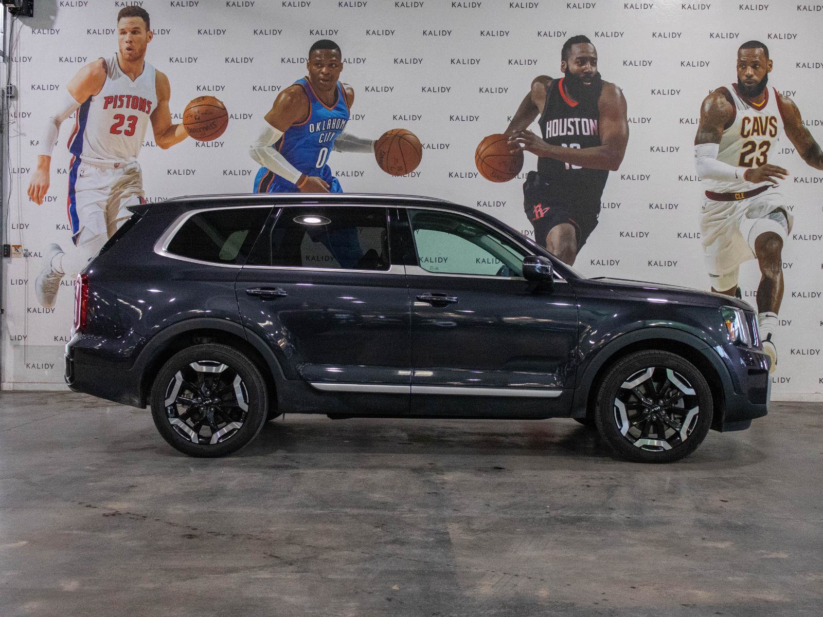 Used 2025 Kia Telluride S FWD image 19